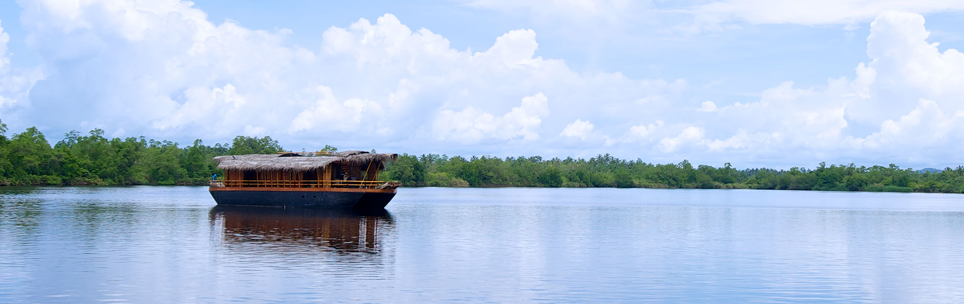 Yathra Houseboat by Jetwing. Houseboat in Sri Lanka
