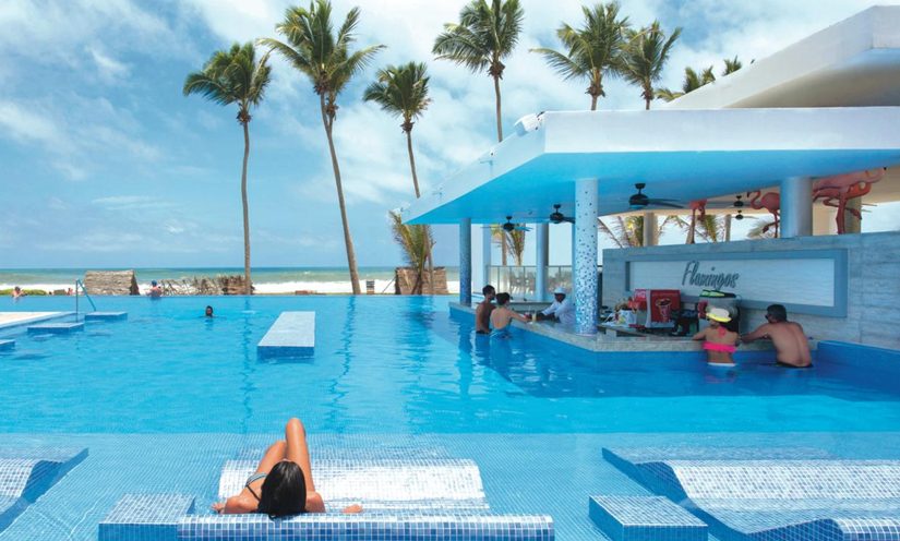 Swim-up bar at Hotel Riu Sri Lanka