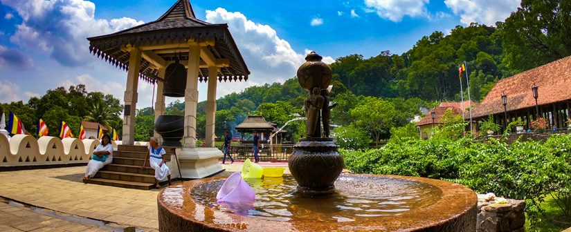 Temple of the Sacred Tooth Relic Kandy, the he fountain and the bell